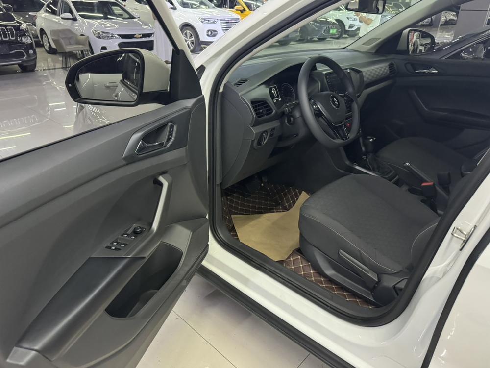 Volkswagen T-Cross 2021 immagine di auto #9