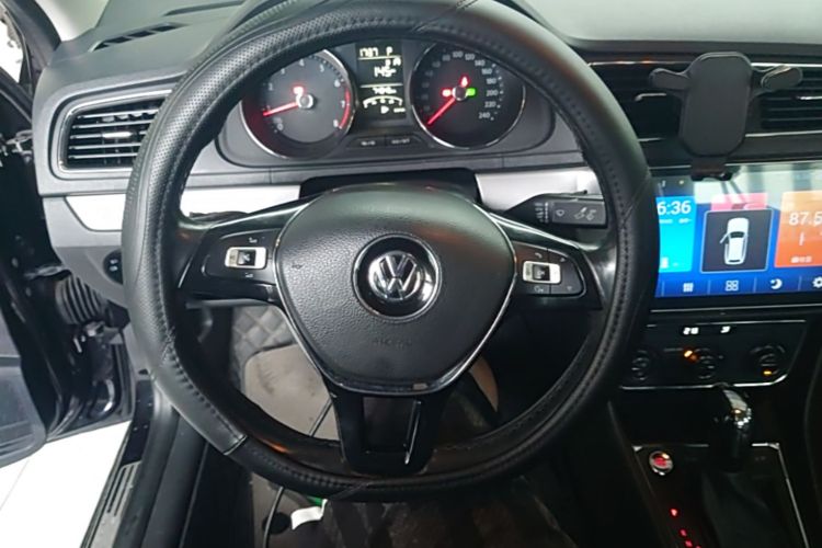 Volkswagen Lavida 2018 car image #11