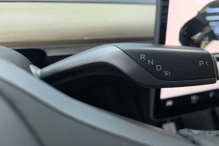 Tesla Model Y 2021 #14 Tesla Model Y 2021 car image #14