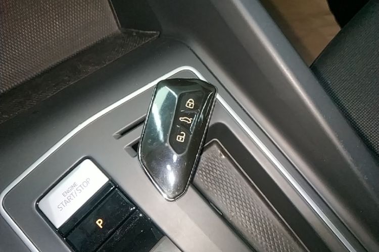 Volkswagen Golf 2020 car image #9