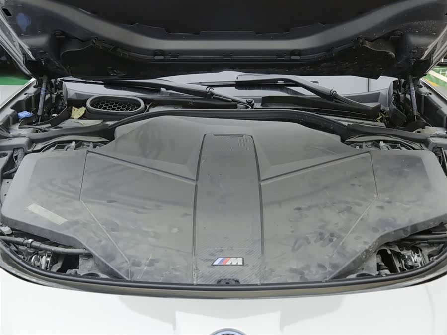 BMW i7 M70L 2023 car image #18