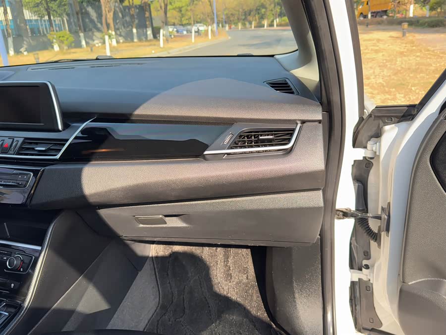 BMW 2 Series Tourer 2019 car image #18