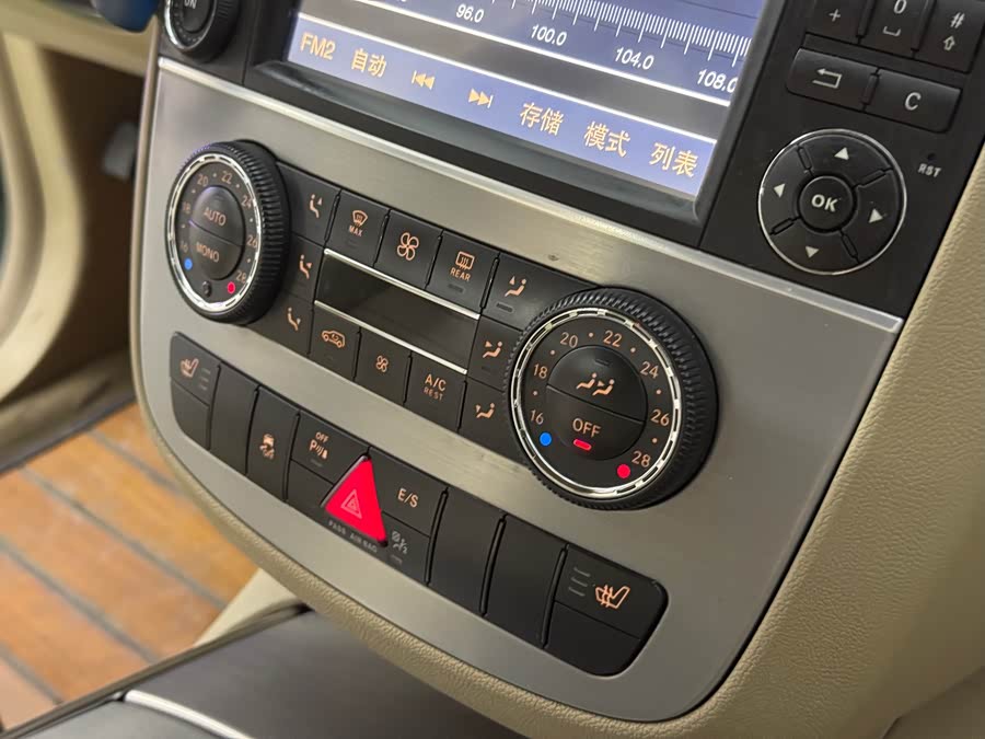 Mercedes-Benz R Class 2014 car image #18