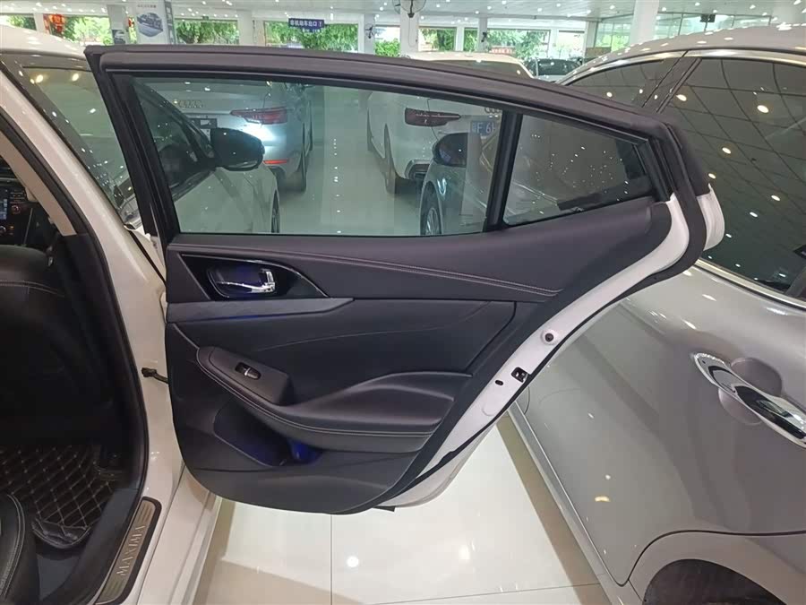 Nissan Maxima 2018 car image #18