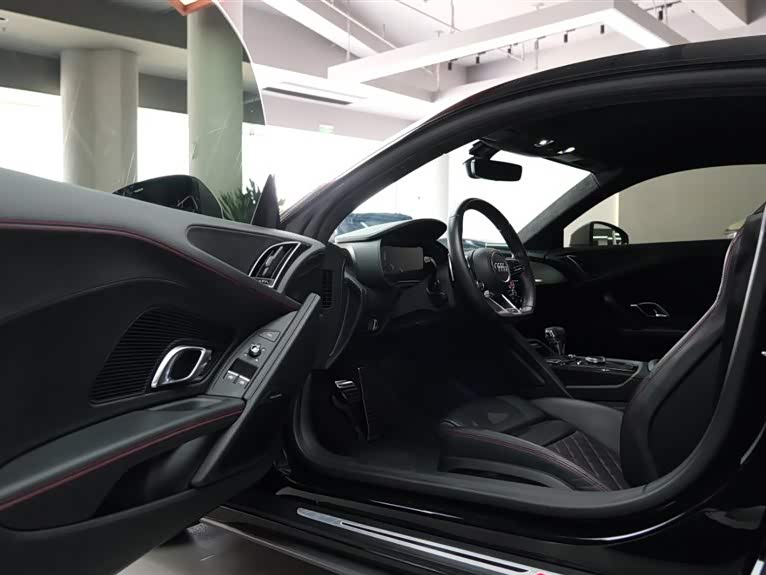 Audi R8 2022 car image #18