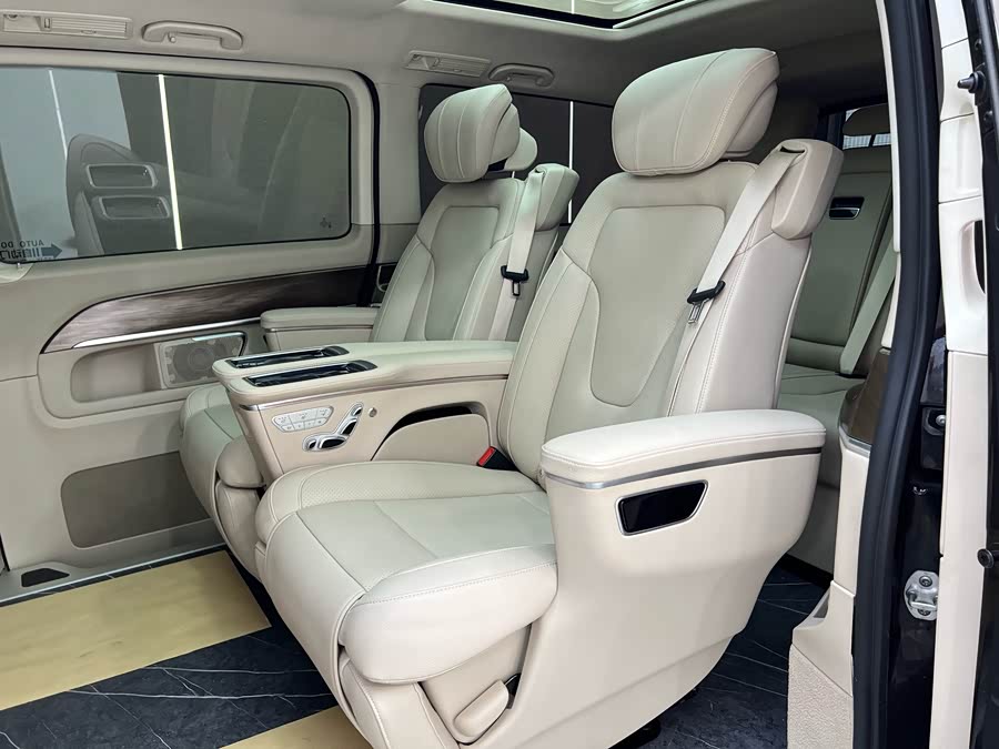 Mercedes-Benz V Class 2022 immagine di auto #18