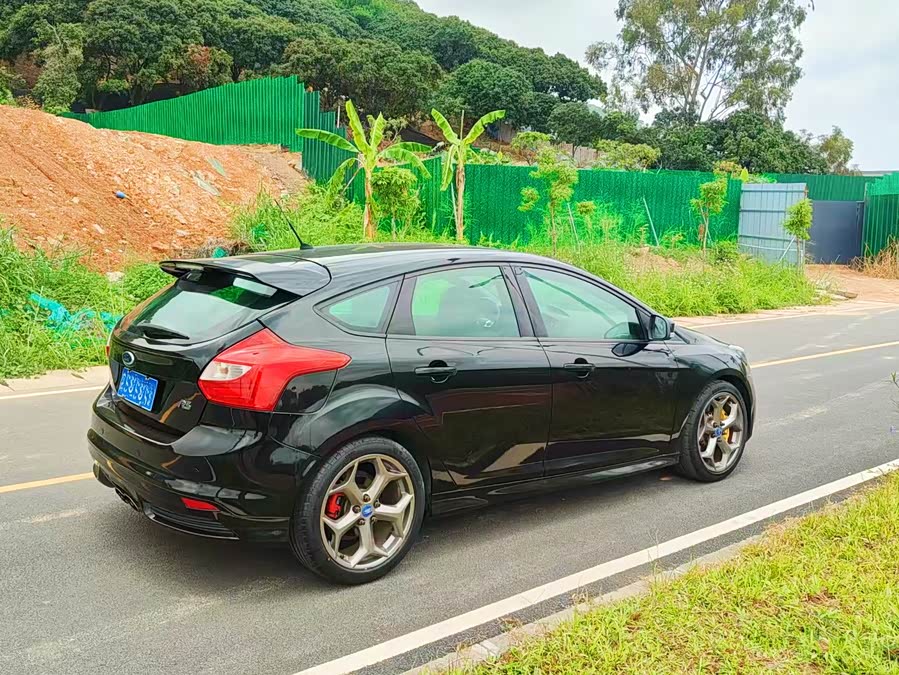 Ford Focus (Imported) 2014 car image #18