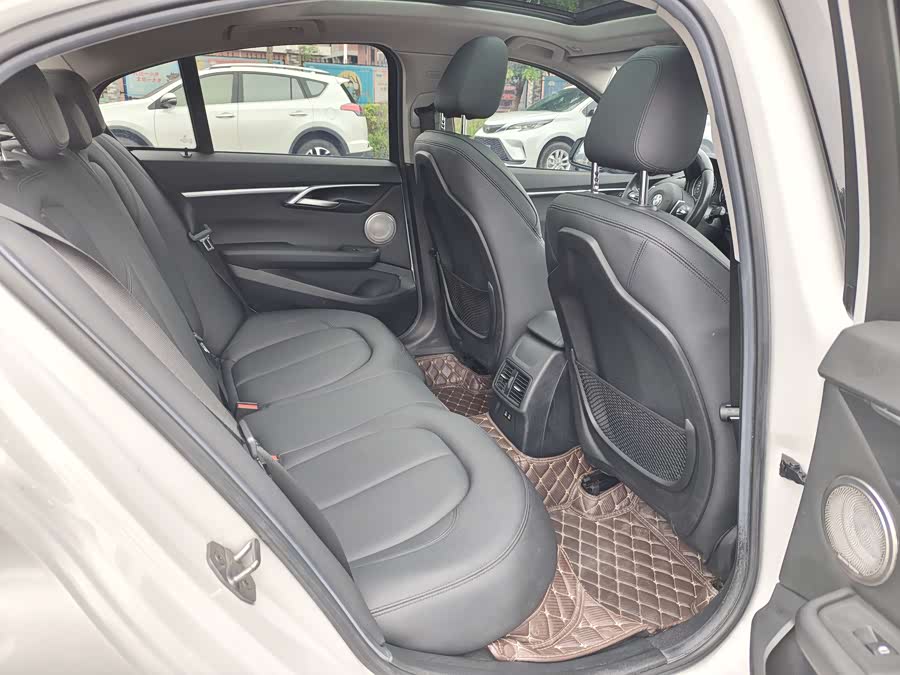 BMW 1 Series 2019 immagine di auto #18