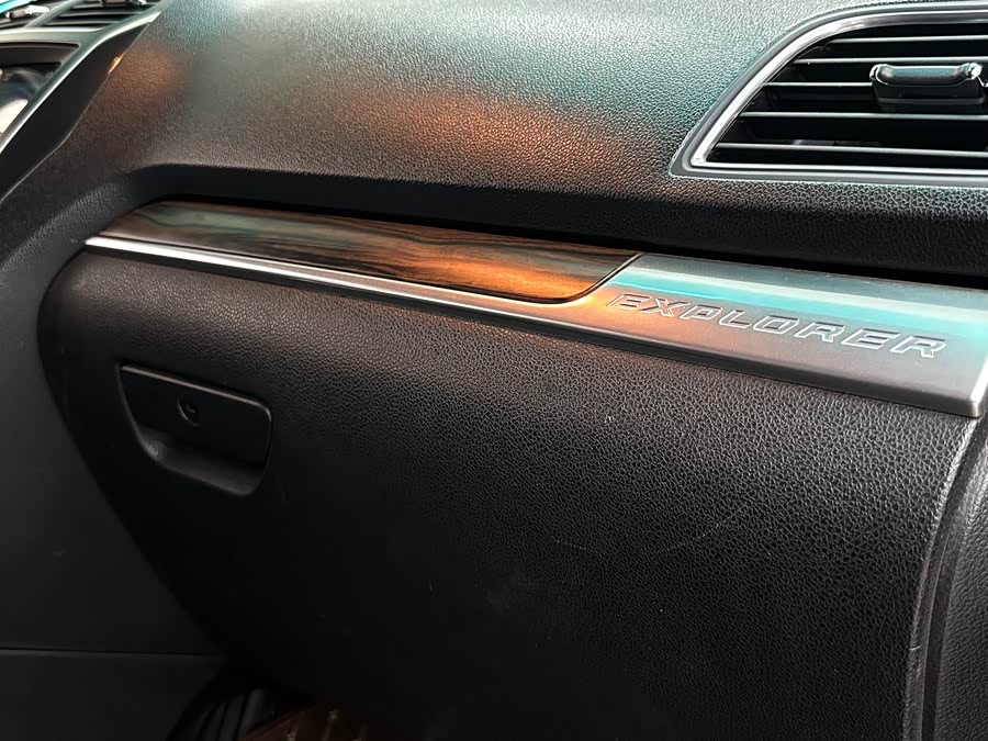 Ford Explorer (Imported) 2017 #18 Ford Explorer (Imported) 2017 car image #18