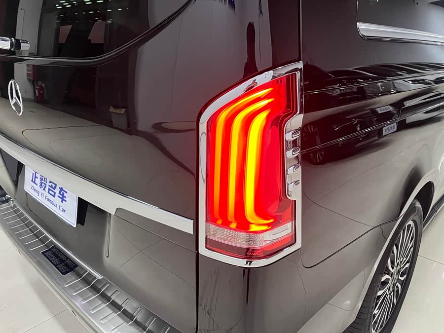 Mercedes-Benz V Class 2018 immagine di auto #18