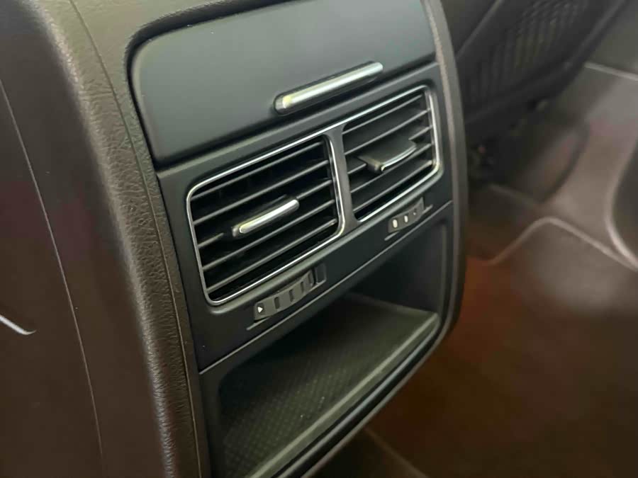 Volkswagen Touareg 2014 car image #18