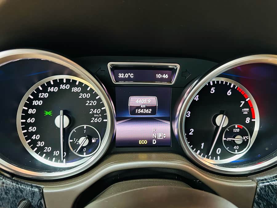 Mercedes-Benz M Class 2015 car image #18