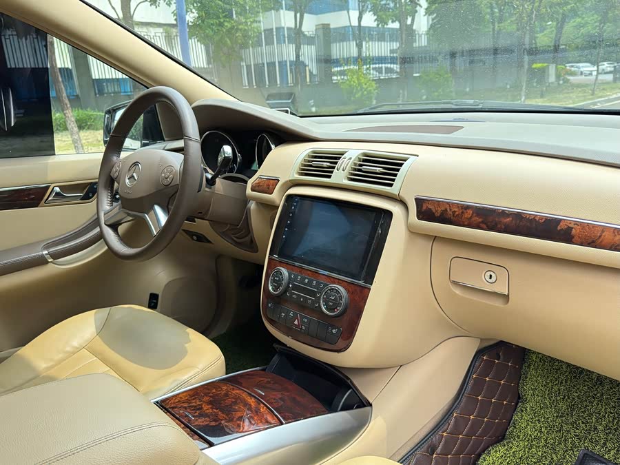 Mercedes-Benz R Class 2009 car image #18