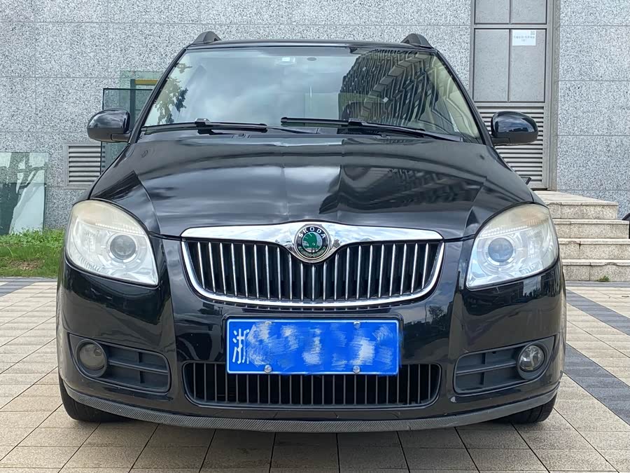 Skoda Fabia 2011 صورة سيارة #18