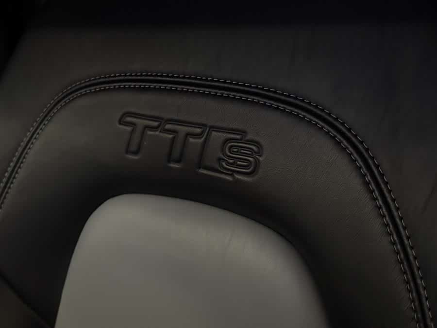 Audi TTS 2011 car image #18