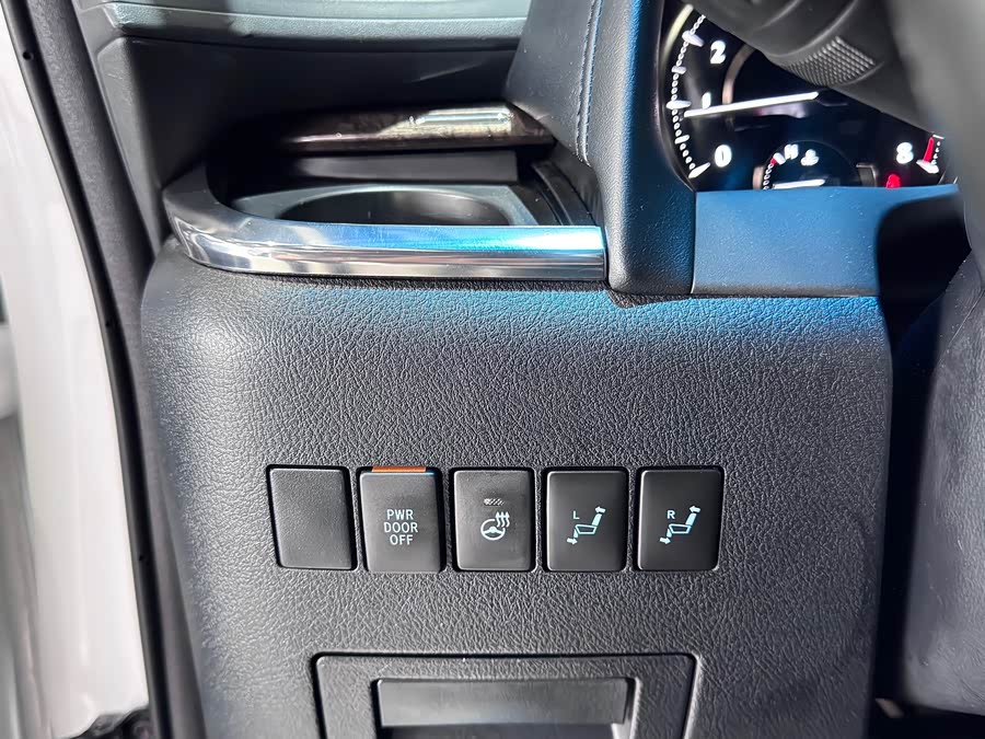 Toyota Alphard 2020 #18 Toyota Alphard 2020 car image #18