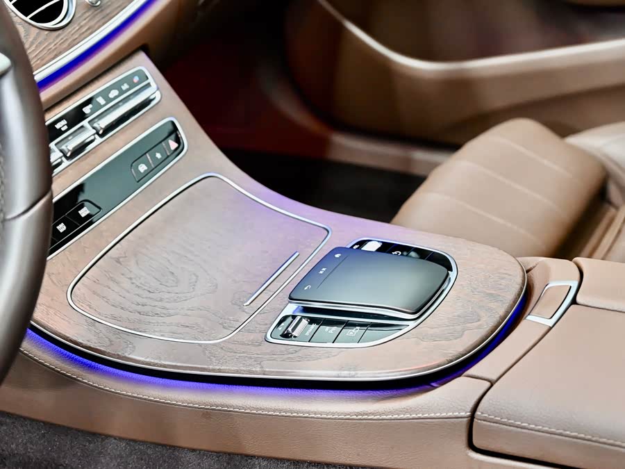 Mercedes-Benz E Class New Energy 2021 car image #18