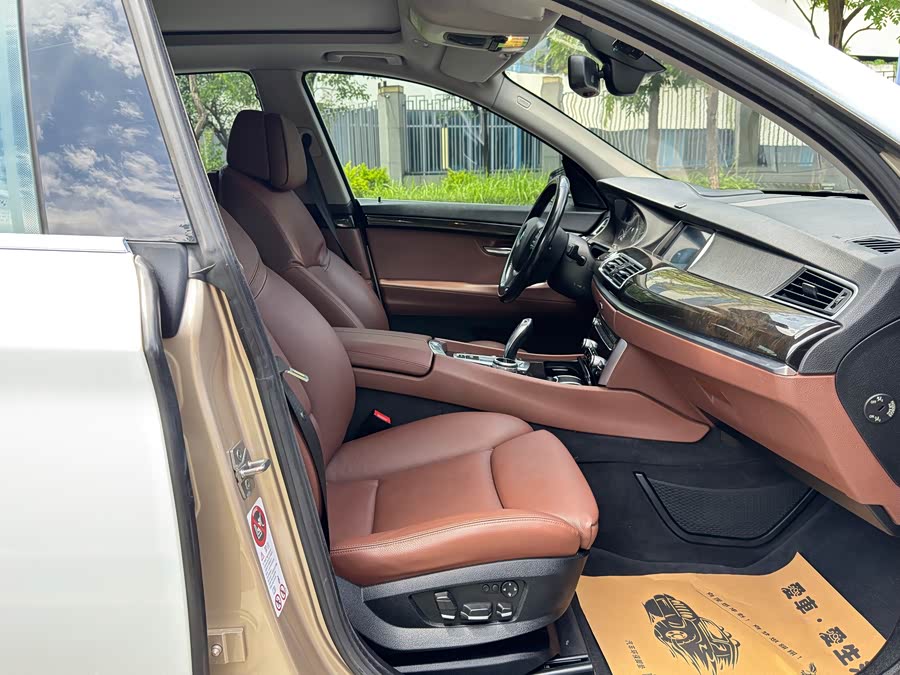 BMW 5 Series GT 2010 immagine di auto #18