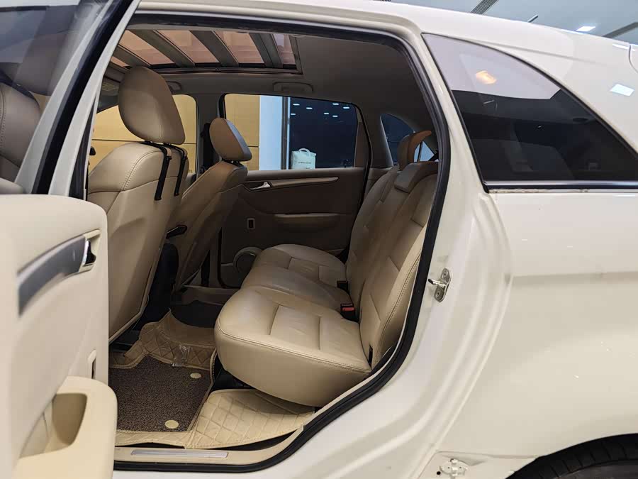 Mercedes-Benz B Class 2011 car image #18