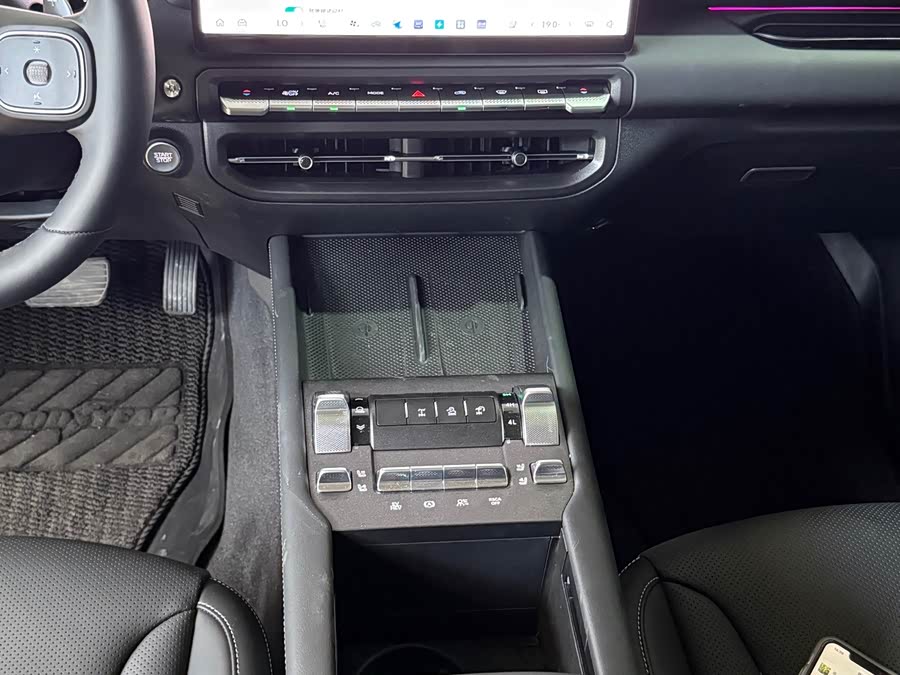 Tank 300 New Energy 2025 #18 Tank 300 New Energy 2025 car image #18