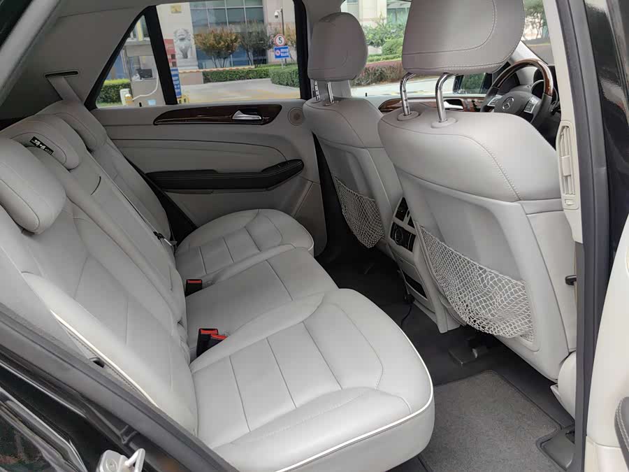 Mercedes-Benz M Class 2012 car image #18