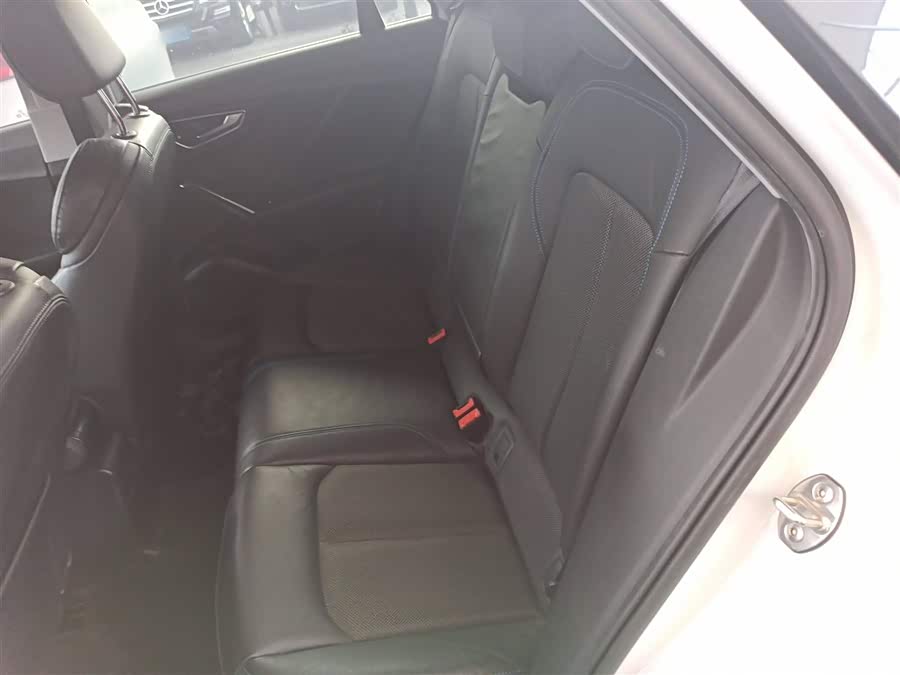 Audi Q2L e-tron 2021 صورة سيارة #18