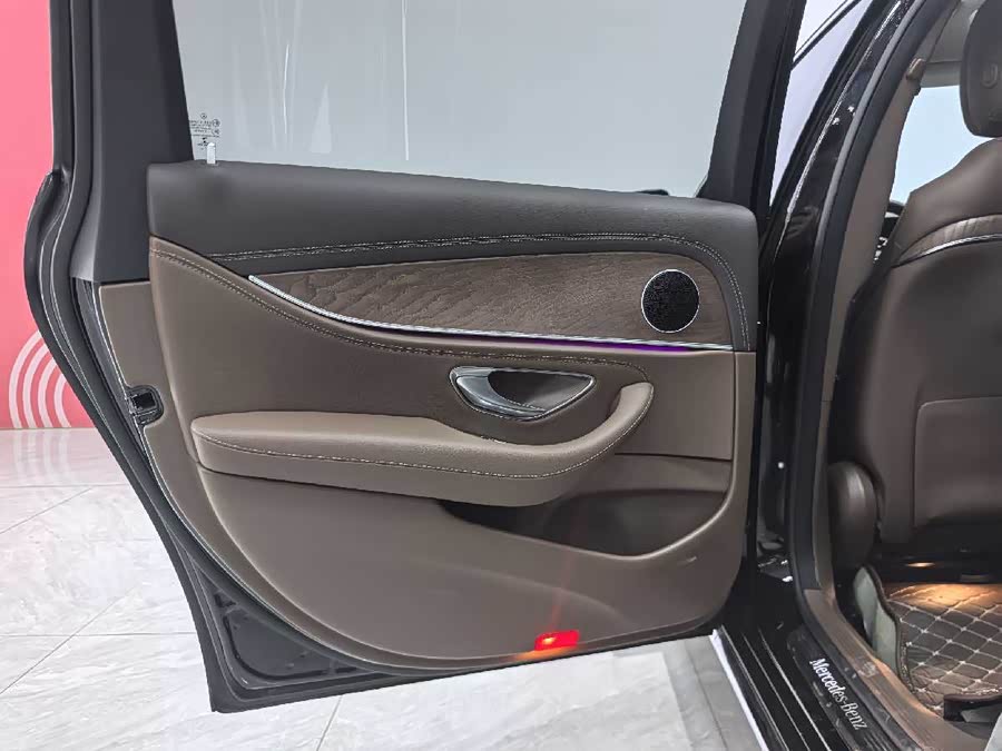 Mercedes-Benz E Class New Energy 2023 car image #18