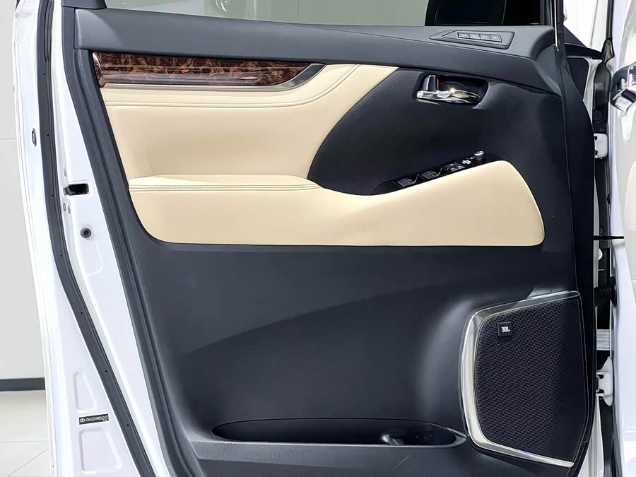 Toyota Alphard 2021 car image #18