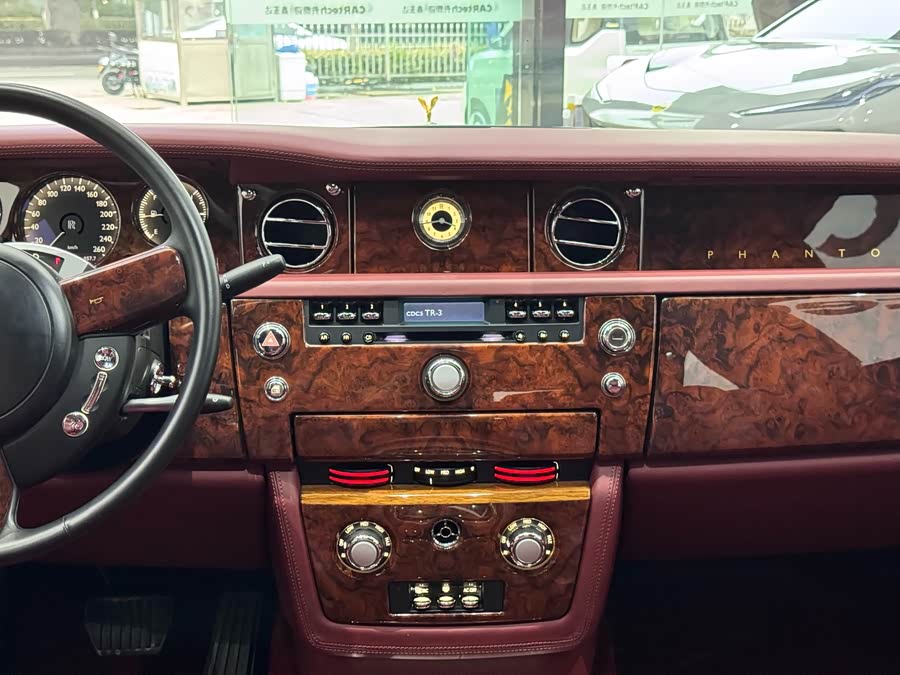 劳斯莱斯 幻影 2011 #18 劳斯莱斯 幻影 2011 汽车图片 #18