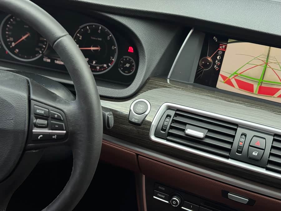 BMW 5 Series GT 2017 #18 BMW 5 Series GT 2017 صورة سيارة #18