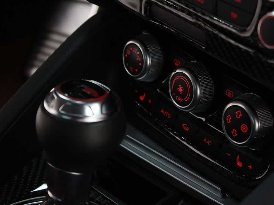 Audi TTS 2015 car image #18