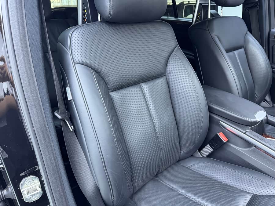 Mercedes-Benz GL Class 2011 car image #18