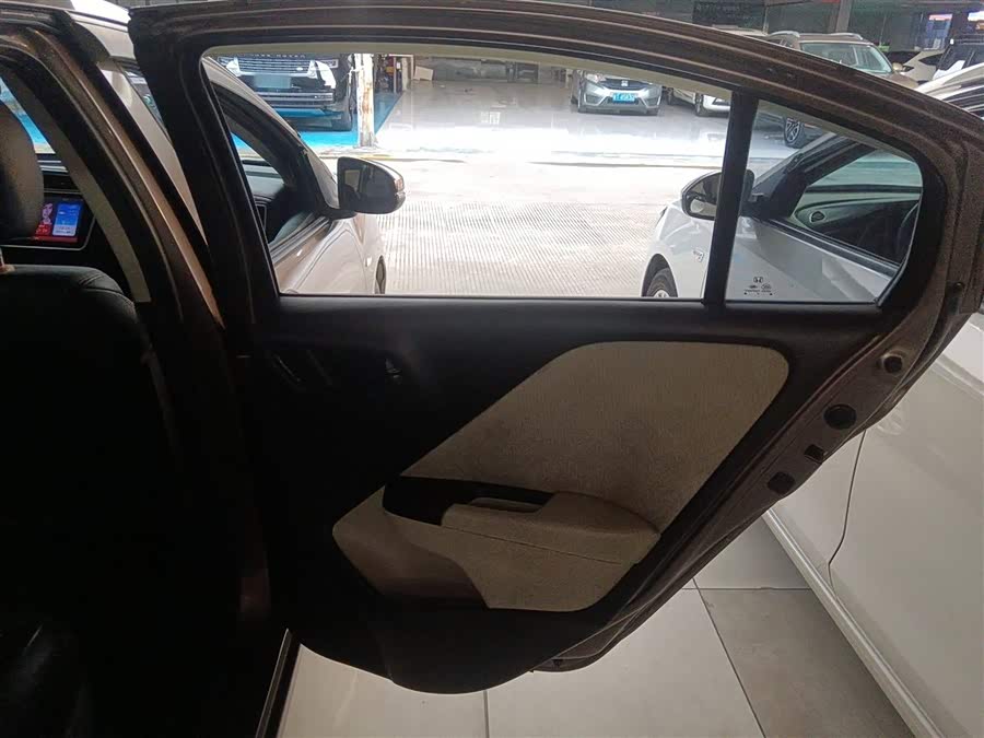 Honda Greiz 2017 #18 Honda Greiz 2017 صورة سيارة #18