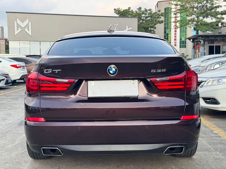 BMW 5 Series GT 2015 immagine di auto #18