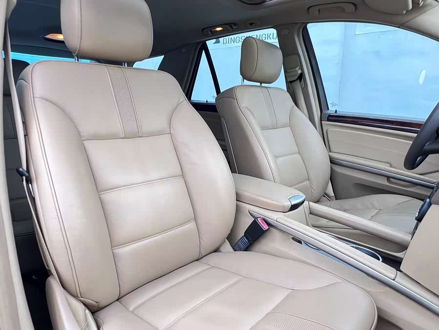 Mercedes-Benz M Class 2009 car image #18