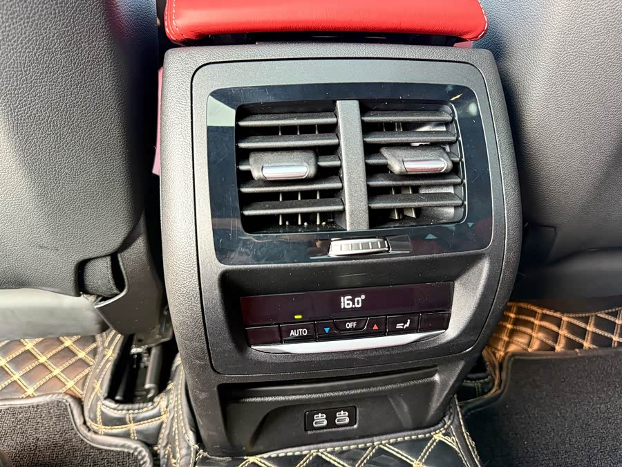 BMW X4 M 2021 car image #18