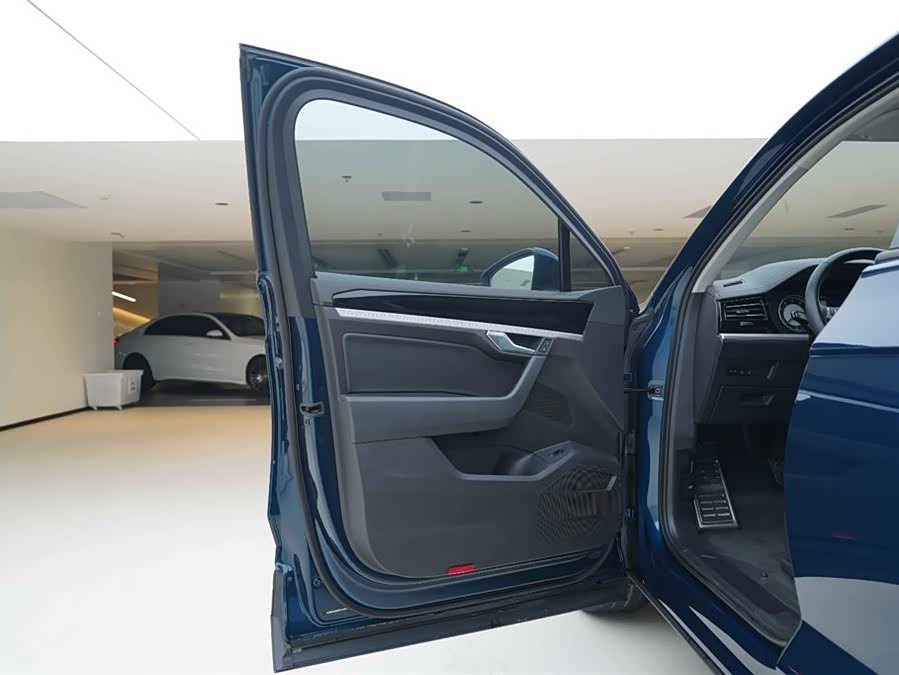 Volkswagen Touareg 2019 car image #18