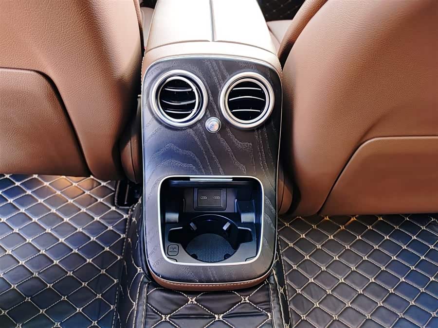 Mercedes-Benz E Class New Energy 2022 car image #18