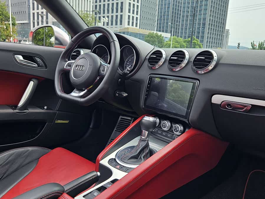 Audi TTS 2015 car image #18