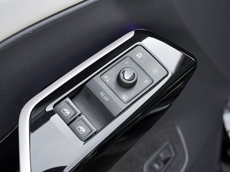 Volkswagen ID.6 Crozz 2023 immagine di auto #18