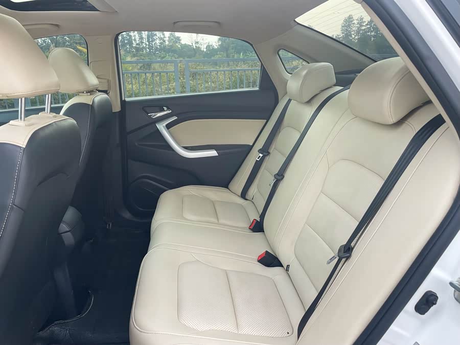 Changan Alsvin V7 2015 car image #18