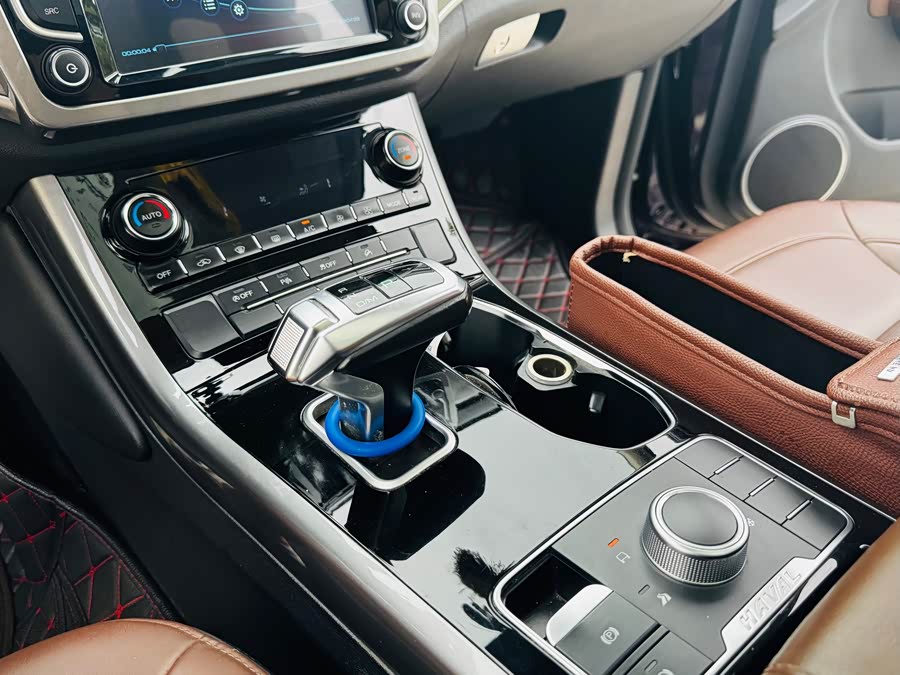 Haval H8 2018 car image #18