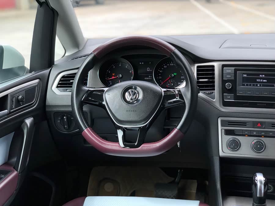 Volkswagen Golf Sportsvan 2018 car image #18