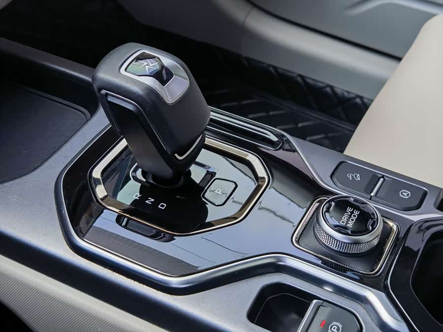 GEELY Monjaro MHEV 2022 car image #18