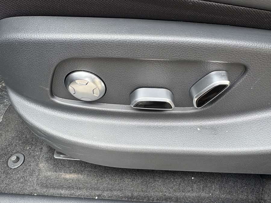 HongQi HS7 PHEV 2024 car image #18