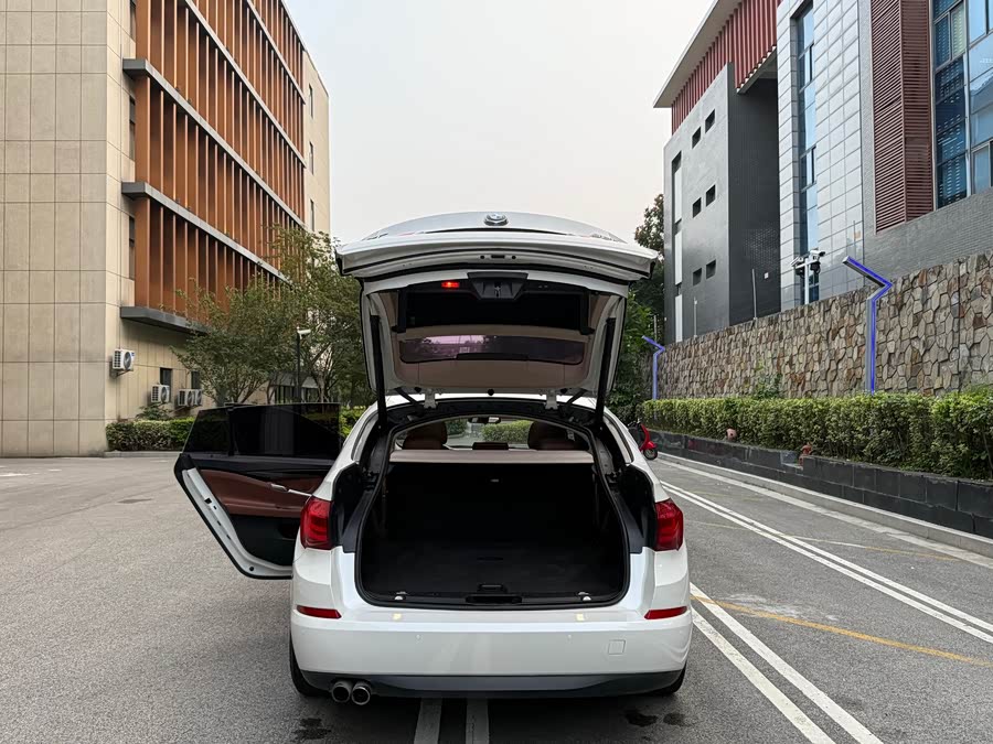 BMW 5 Series GT 2015 immagine di auto #18