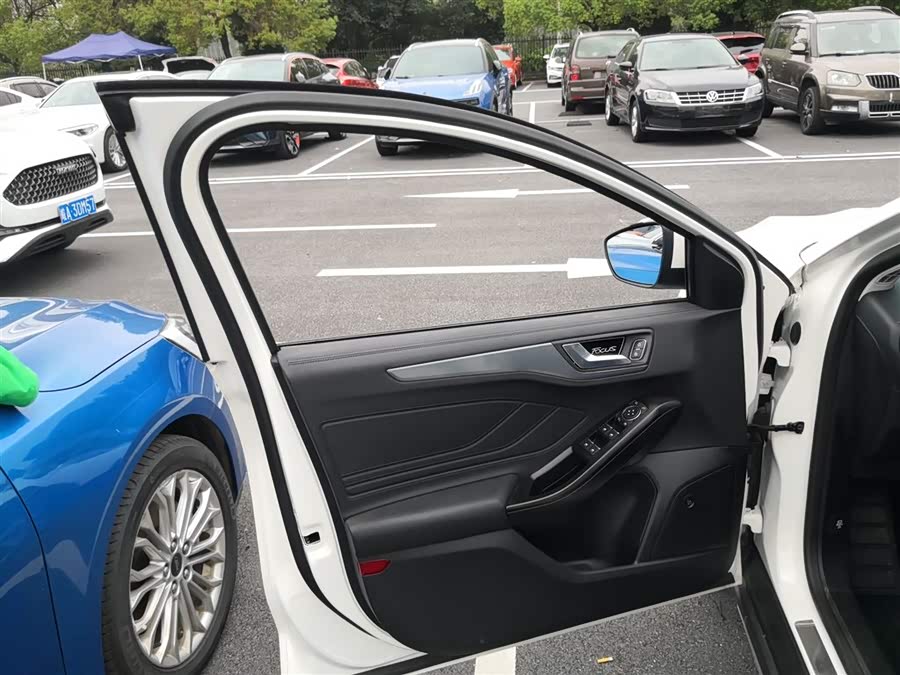 Ford Focus Active 2021 car image #18