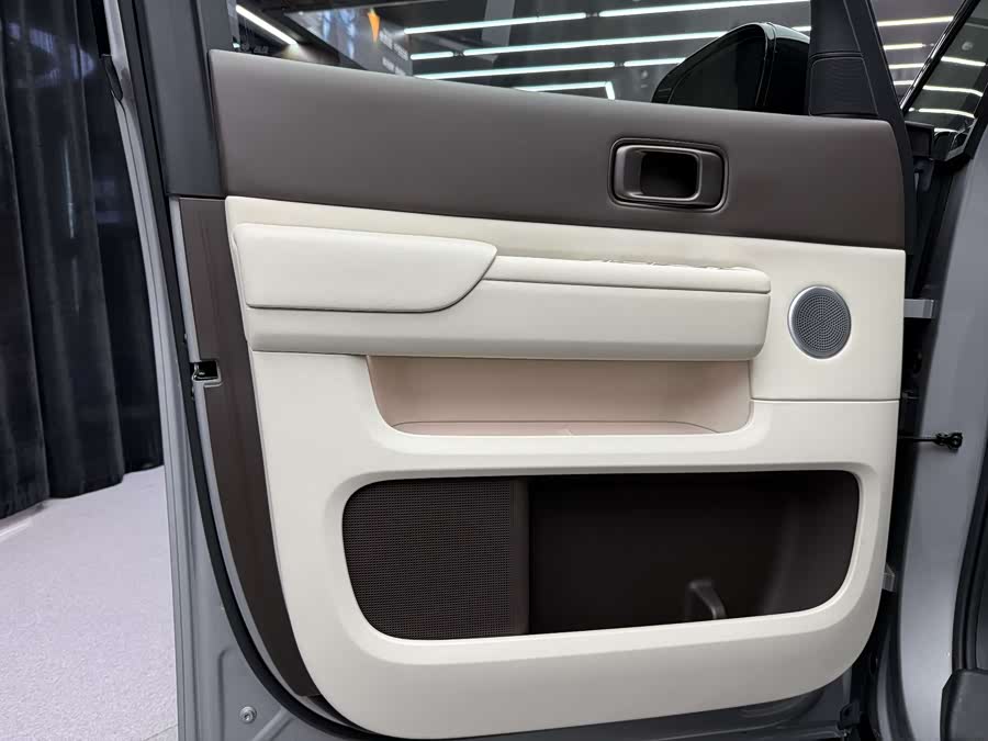 理想汽车 理想MEGA 2024 汽车图片 #18