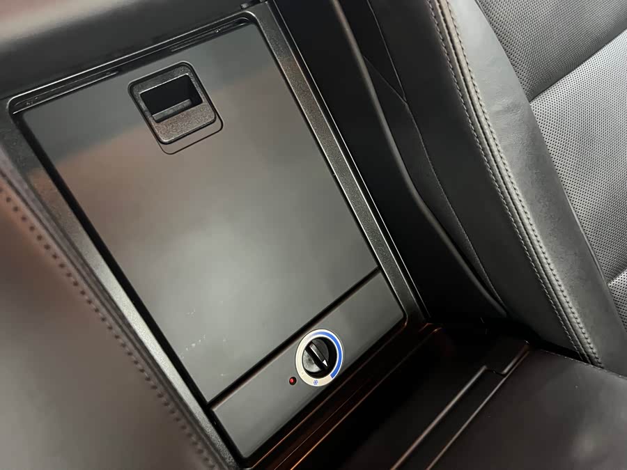 Audi S8 2008 car image #18