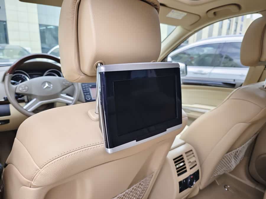 Mercedes-Benz GL Class 2011 car image #18